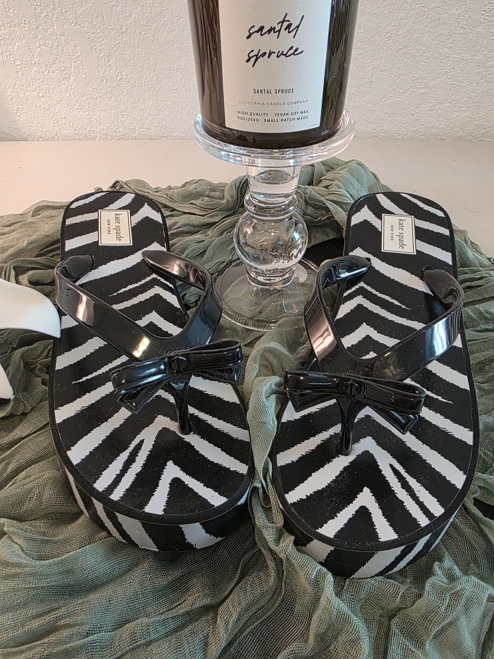 kate spade Black Zebra Platform Flip Flops. Size 8